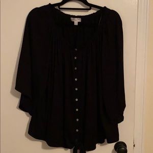 Super cute black top!